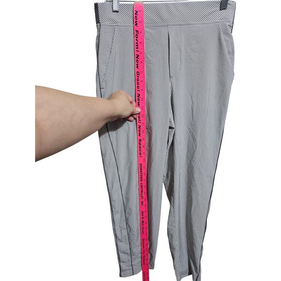 Athleta Brooklyn Textured Ankle Pant Womens Gray Striped Size 8  (838) - Picture 5 of 10
